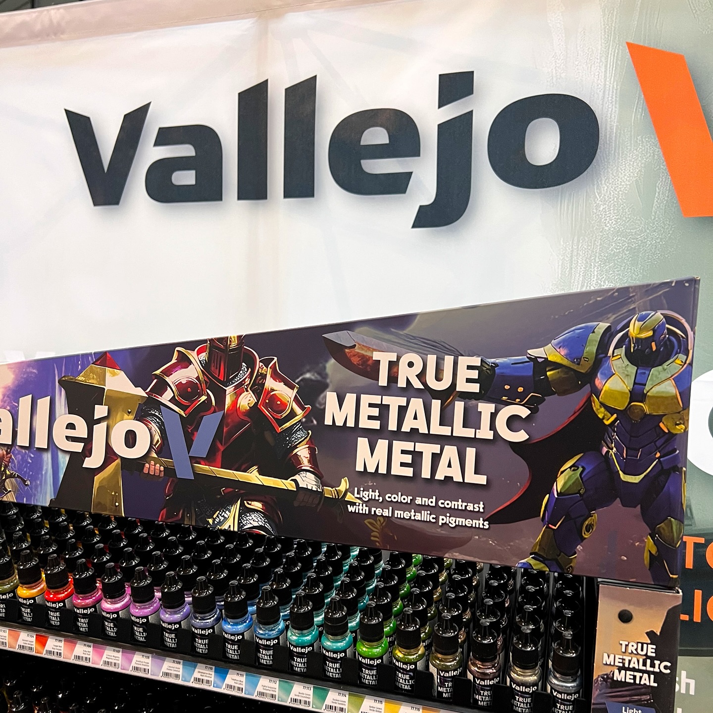 vallejo true metallic metal paint stand (18 colors)